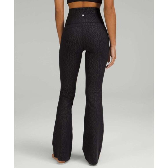 Lululemon Groove Super-High-Rise Flared Pant Nulu Segment Emboss Black Size 6 - Picture 3 of 3